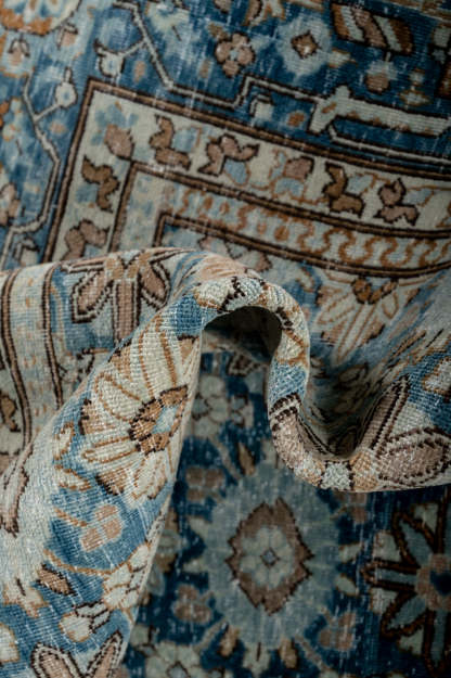 Vintage Distressed  Mahal 304x219cm