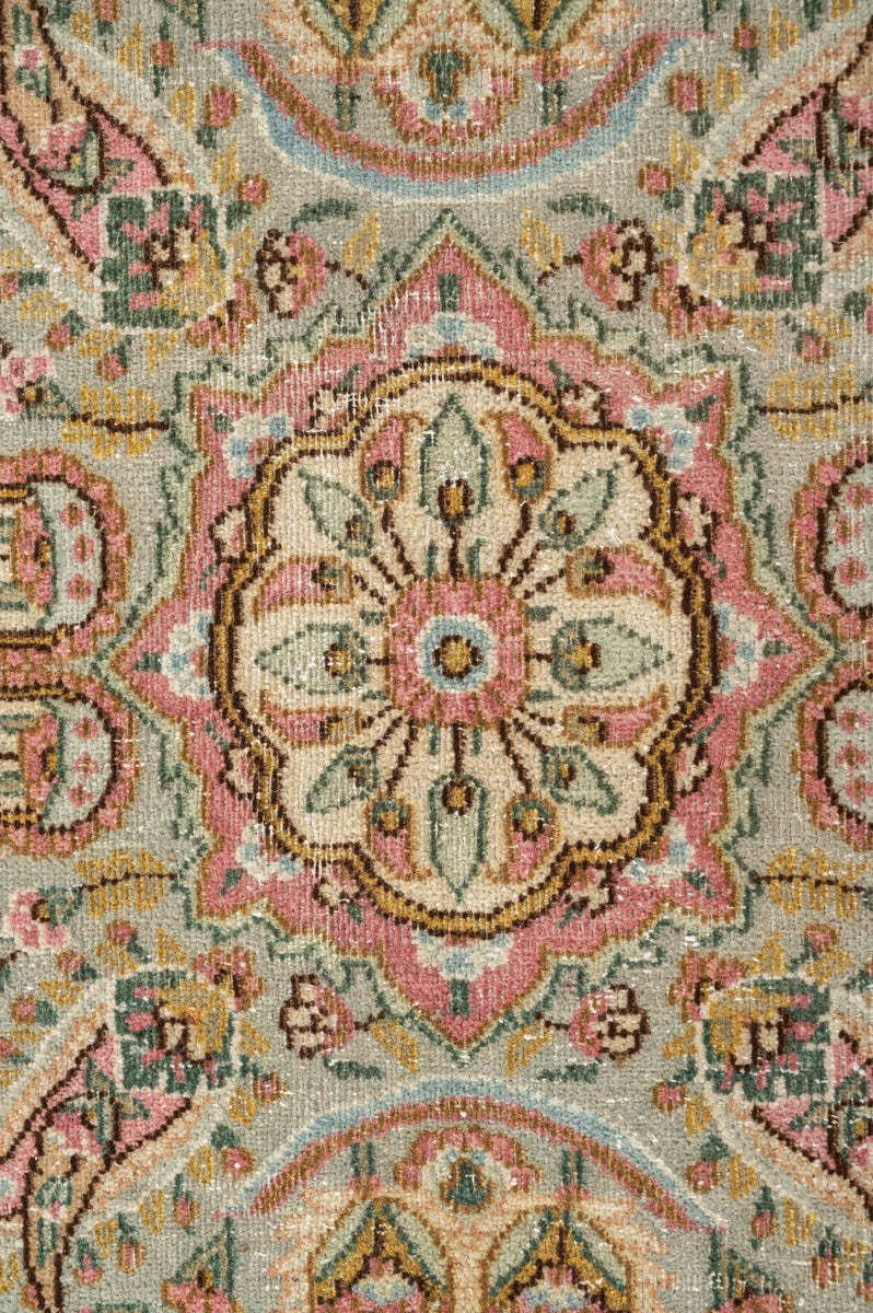 Vintage Distressed  Kerman 400x263cm