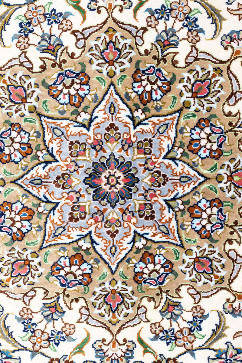 Signed Qum Silk 197x131cm