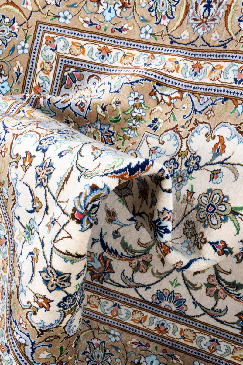 Signed Qum Silk 197x131cm