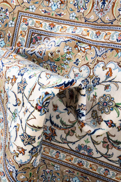 Signed Qum Silk 197x131cm