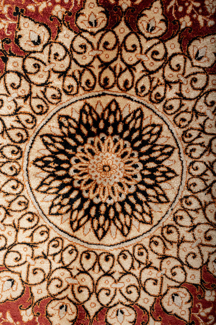 Signed Qum Silk 197x130cm