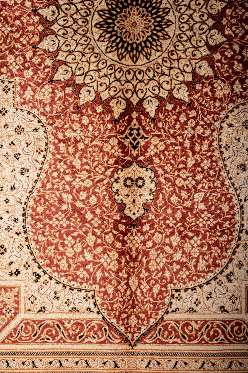 Signed Qum Silk 197x130cm