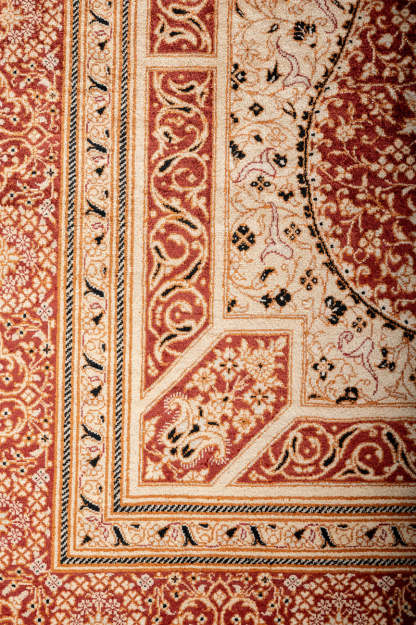 Signed Qum Silk 197x130cm