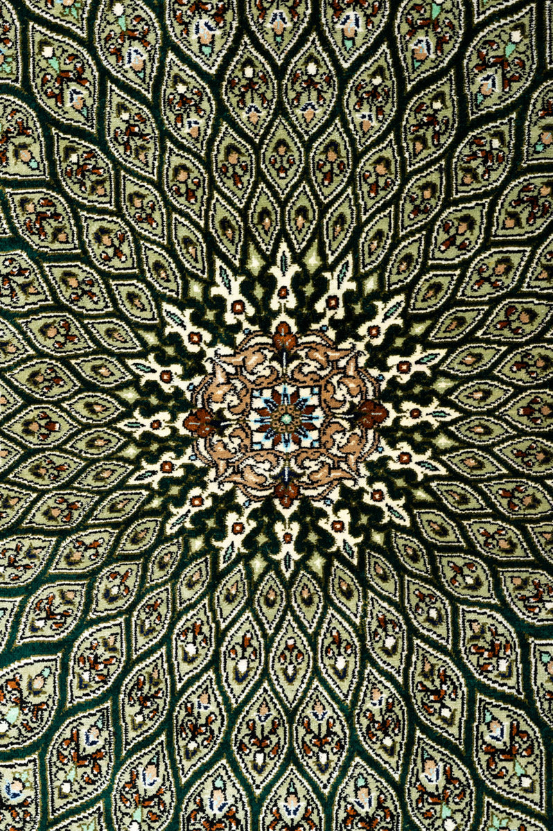 Signed Qum Silk 200x131cm