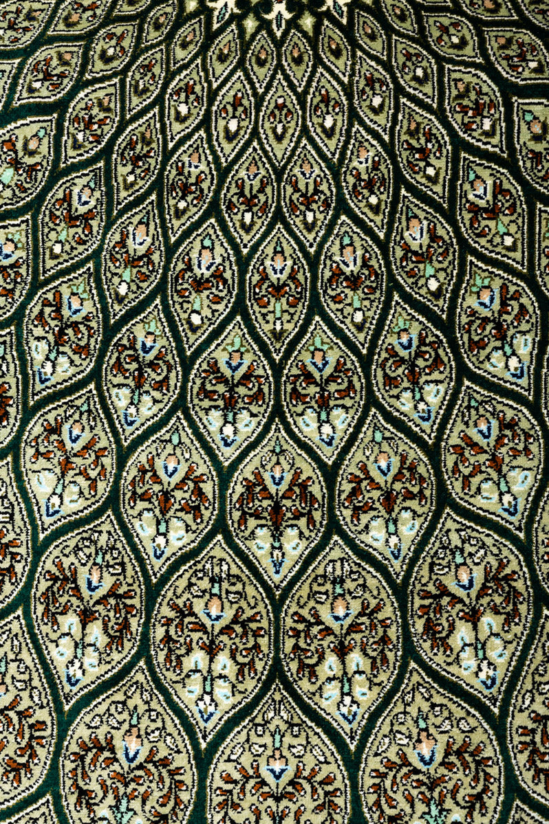 Signed Qum Silk 200x131cm
