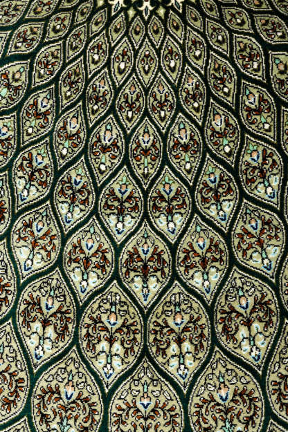 Signed Qum Silk 200x131cm