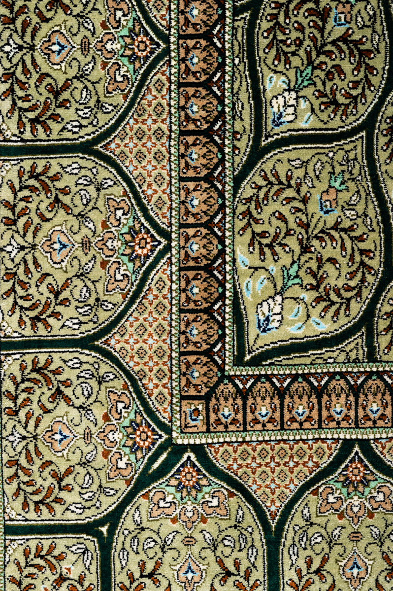 Signed Qum Silk 200x131cm