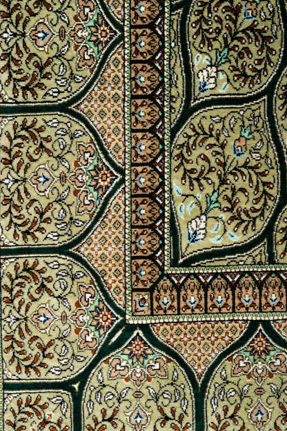 Signed Qum Silk 200x131cm