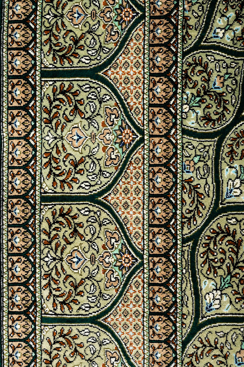 Signed Qum Silk 200x131cm
