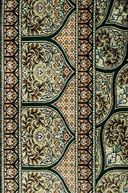 Signed Qum Silk 200x131cm