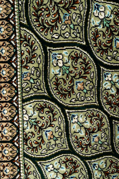 Signed Qum Silk 200x131cm