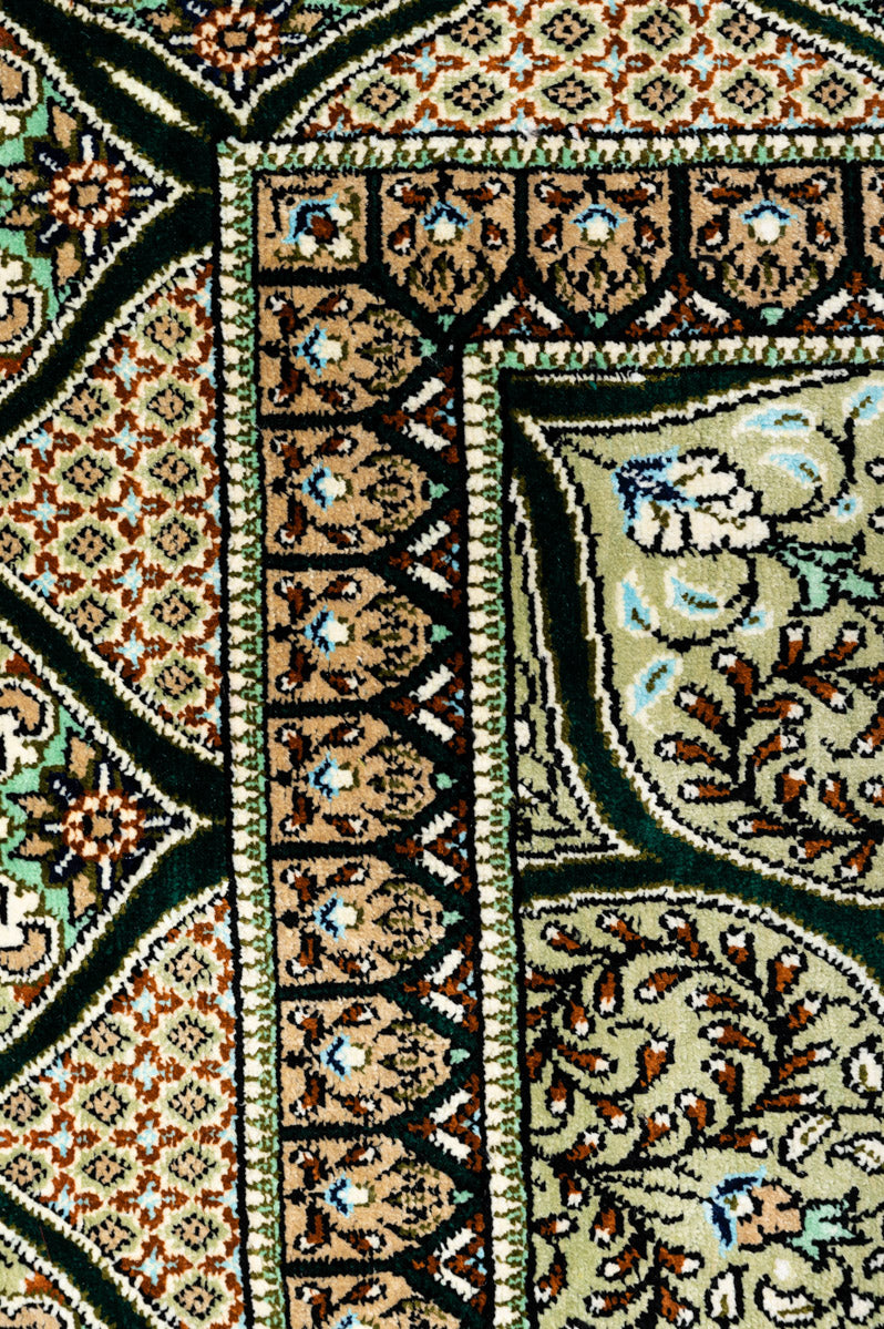Signed Qum Silk 200x131cm