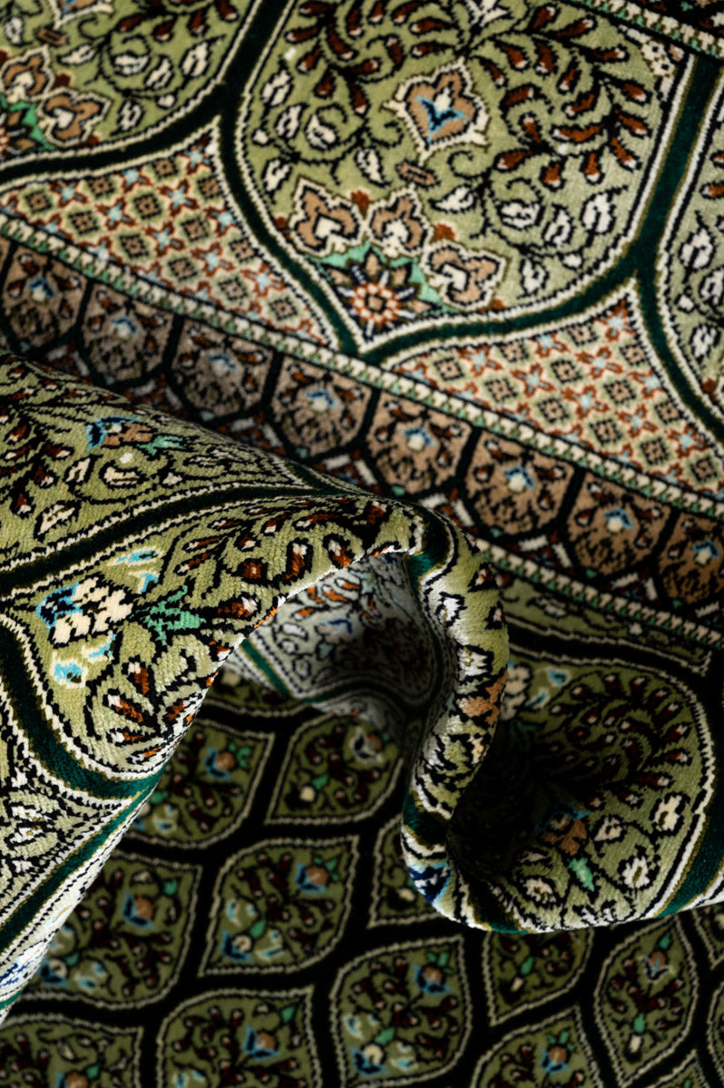 Signed Qum Silk 200x131cm