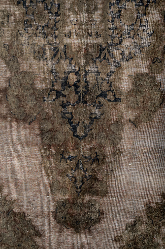 Overdyed 398x296cm