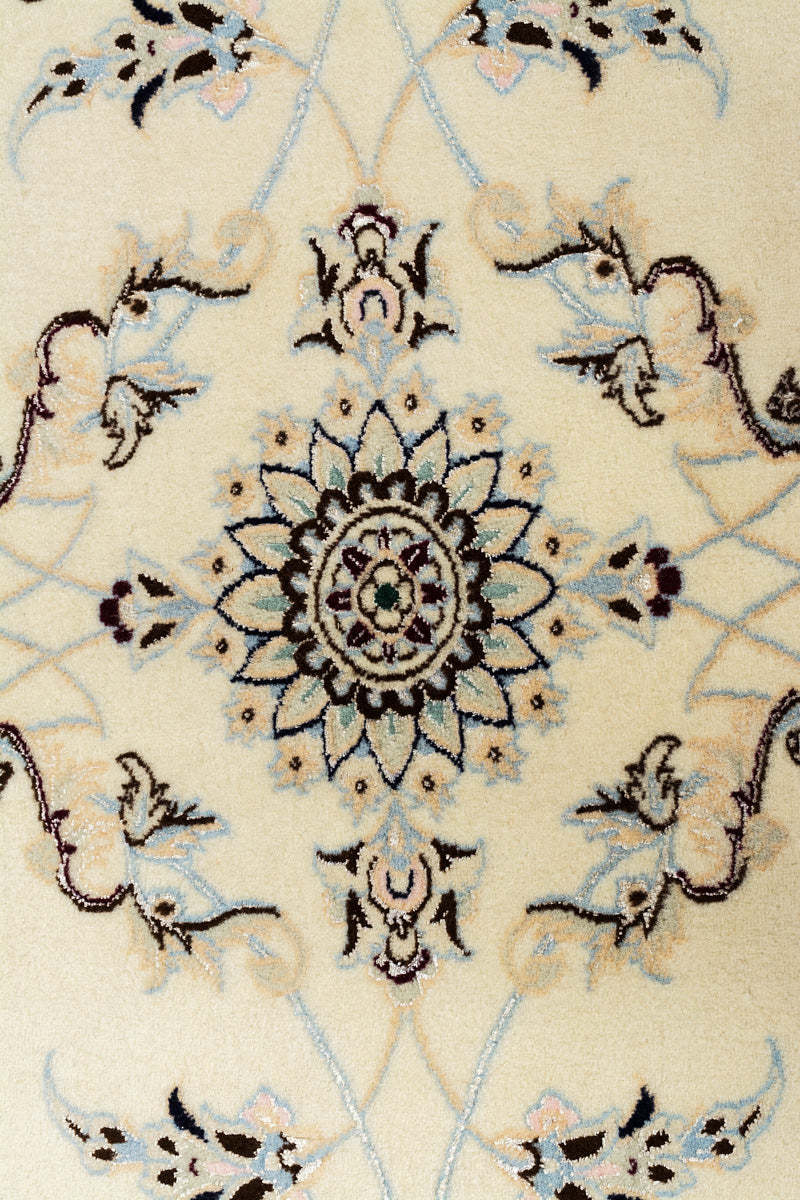 Signed Nain 6La 356x256cm