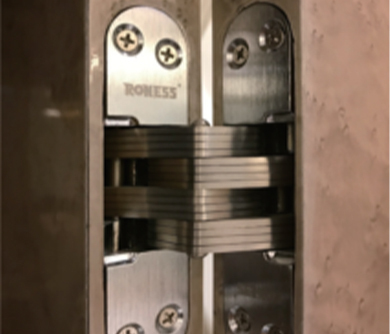 Cross-shaped hinge