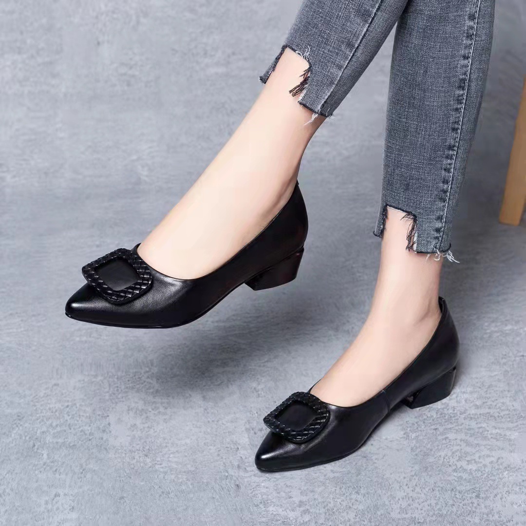Pantofi din piele