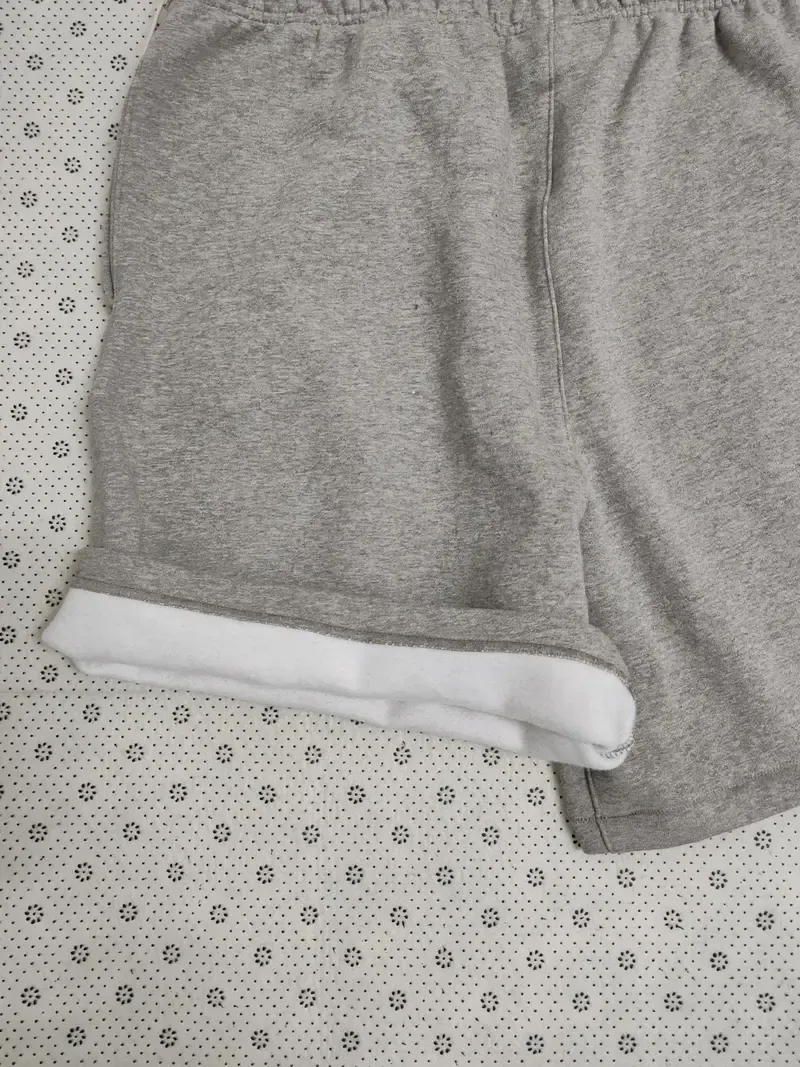 Ess** Sweatshort  White Color