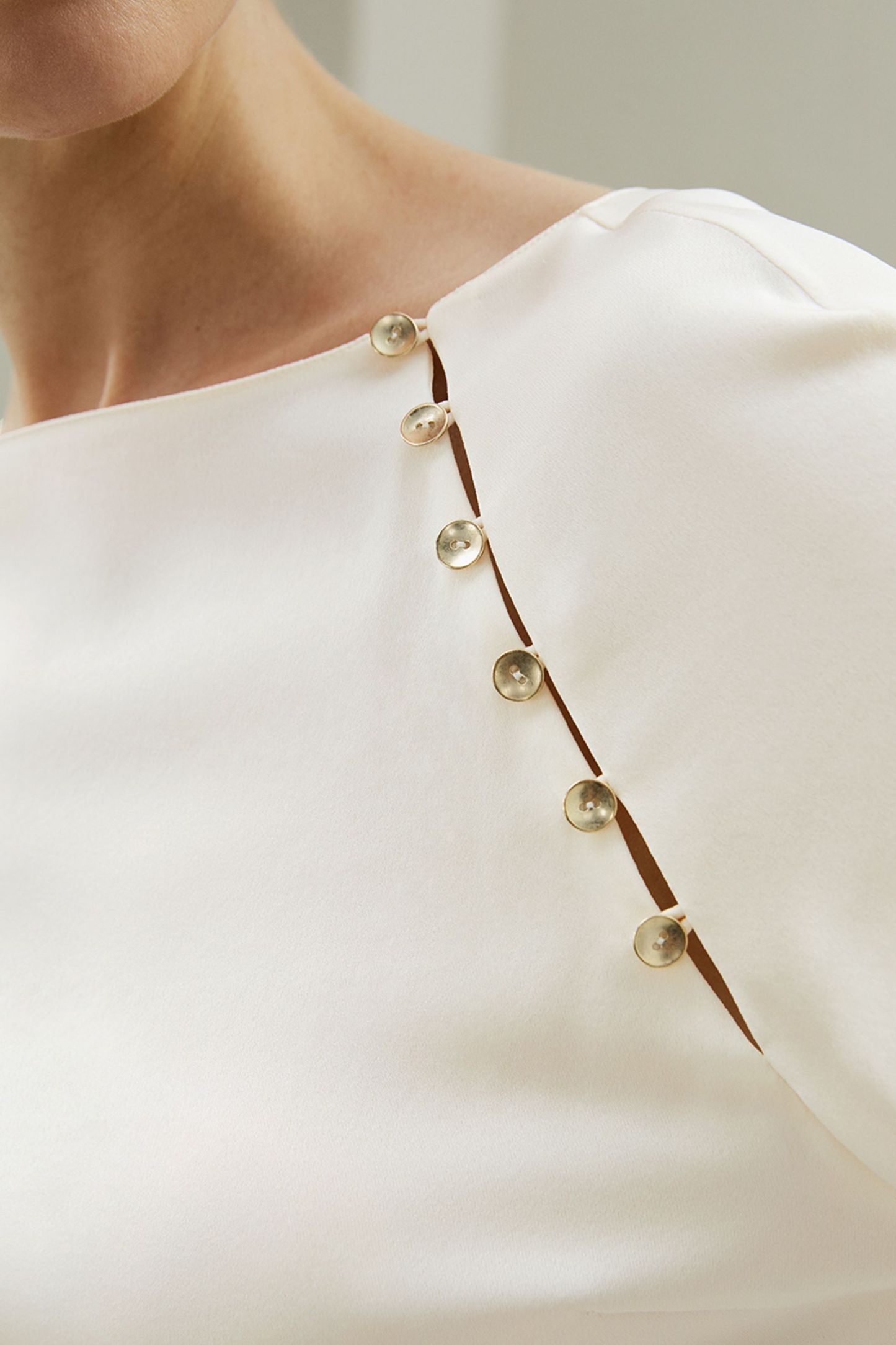 #color_Pearl White