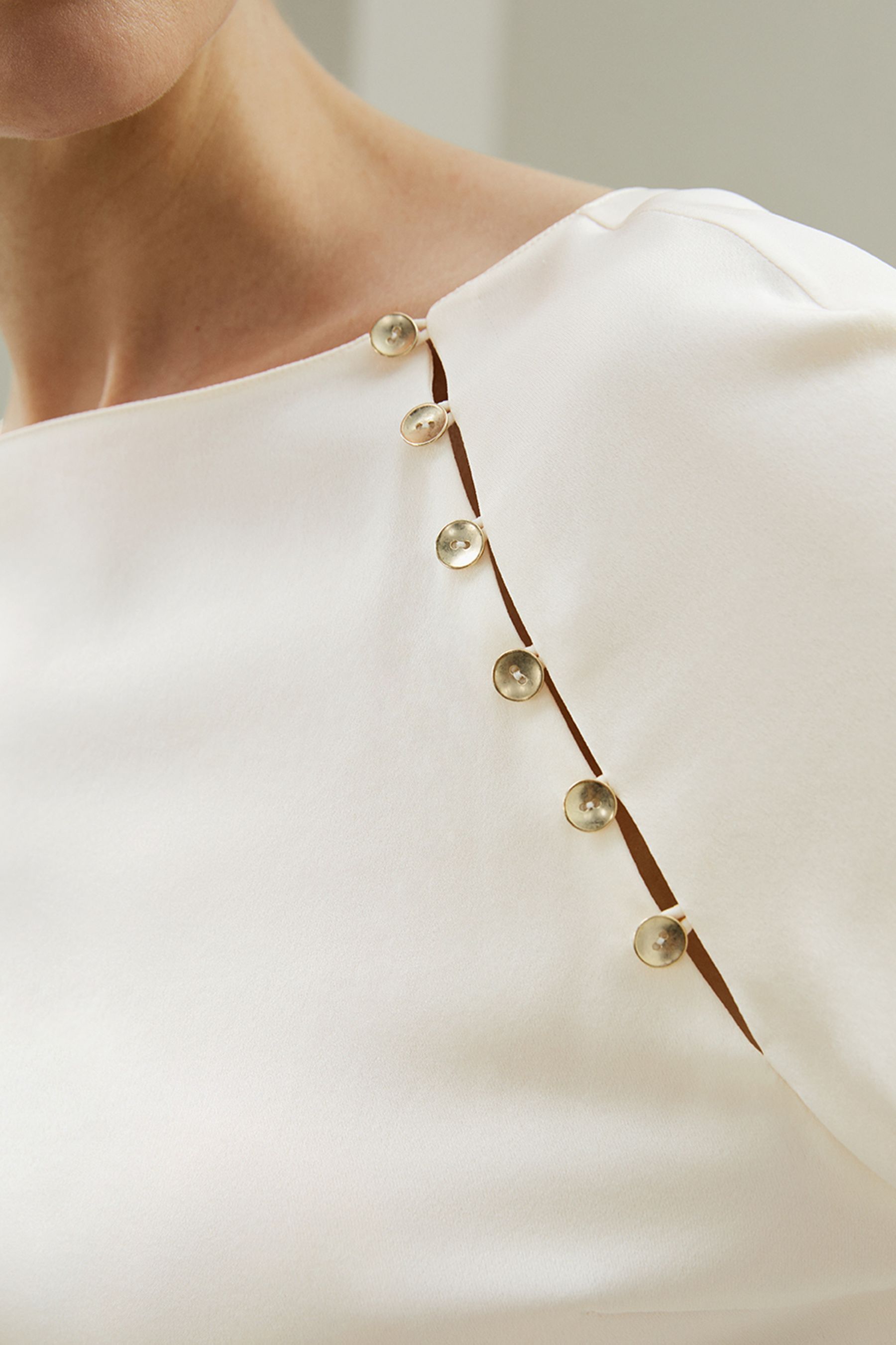 #color_Pearl White