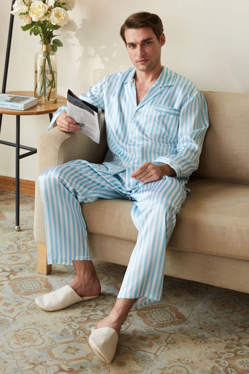#color_Blue And White Stripes