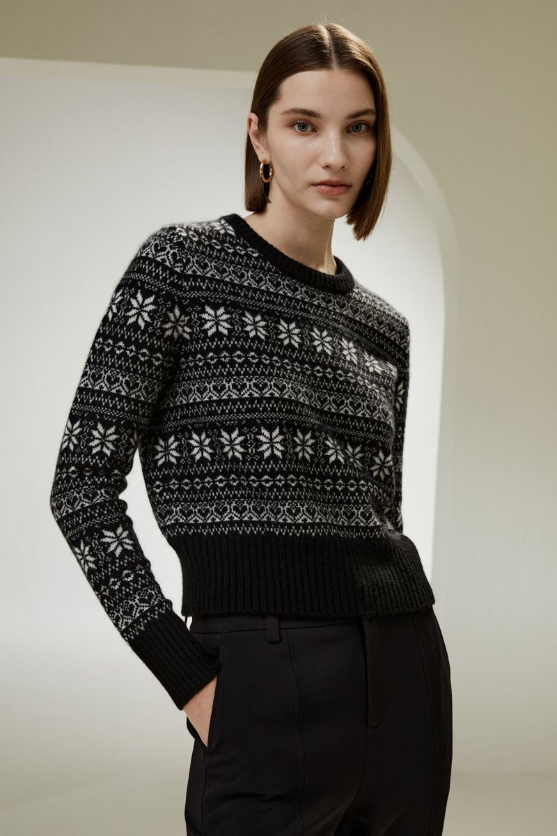 #color_Black with Snowflakes