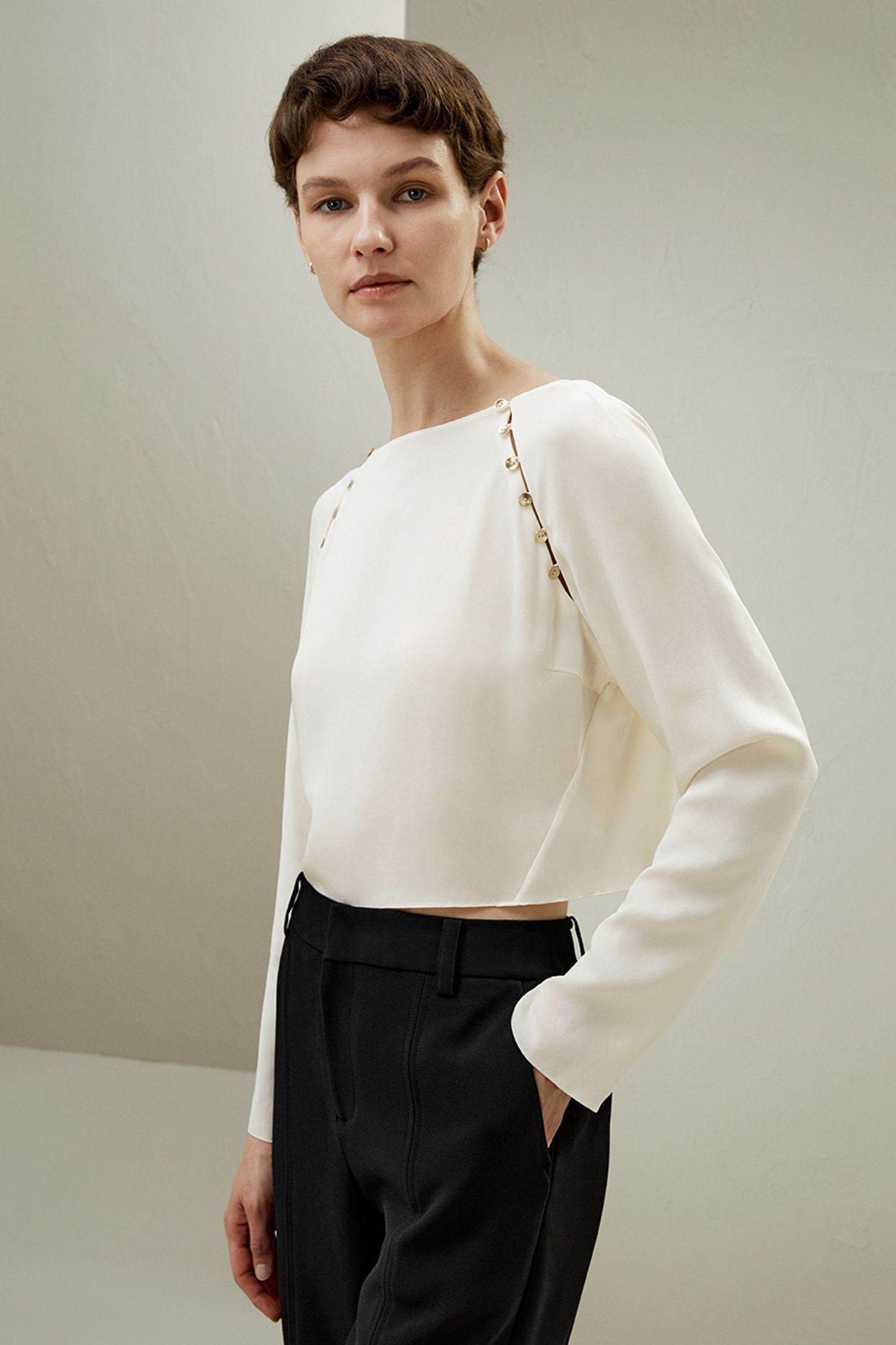 #color_Pearl White