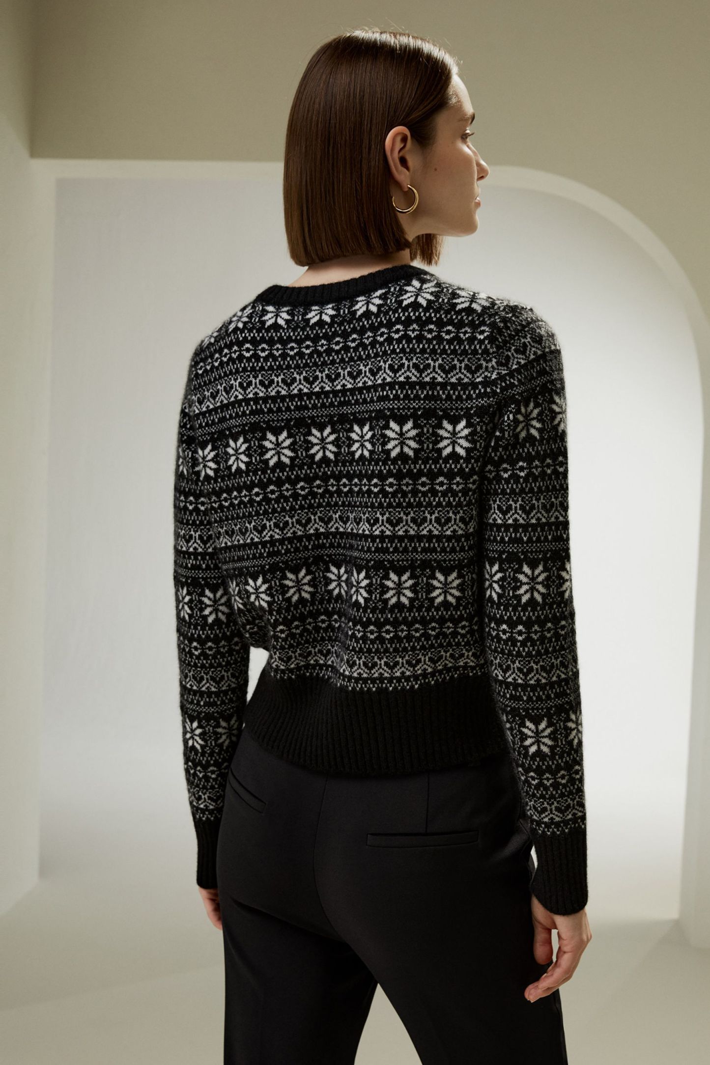 #color_Black with Snowflakes