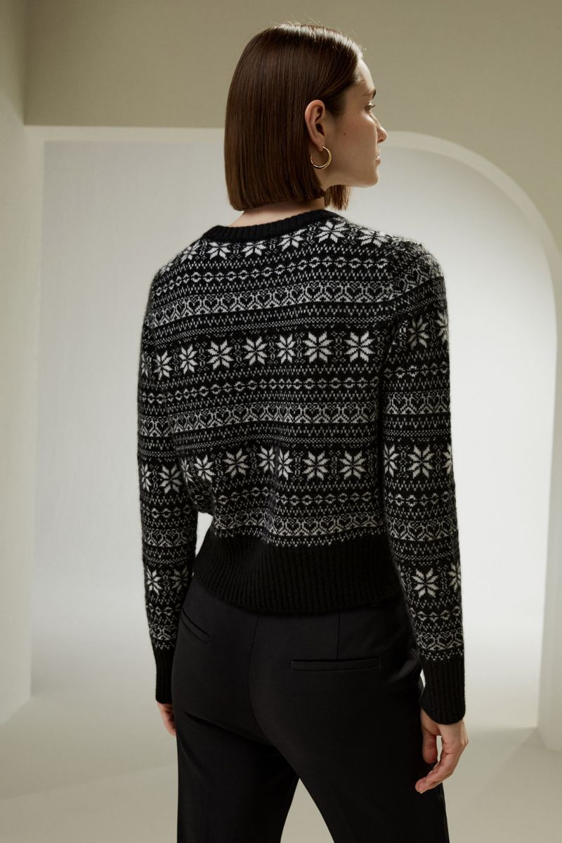 #color_Black with Snowflakes