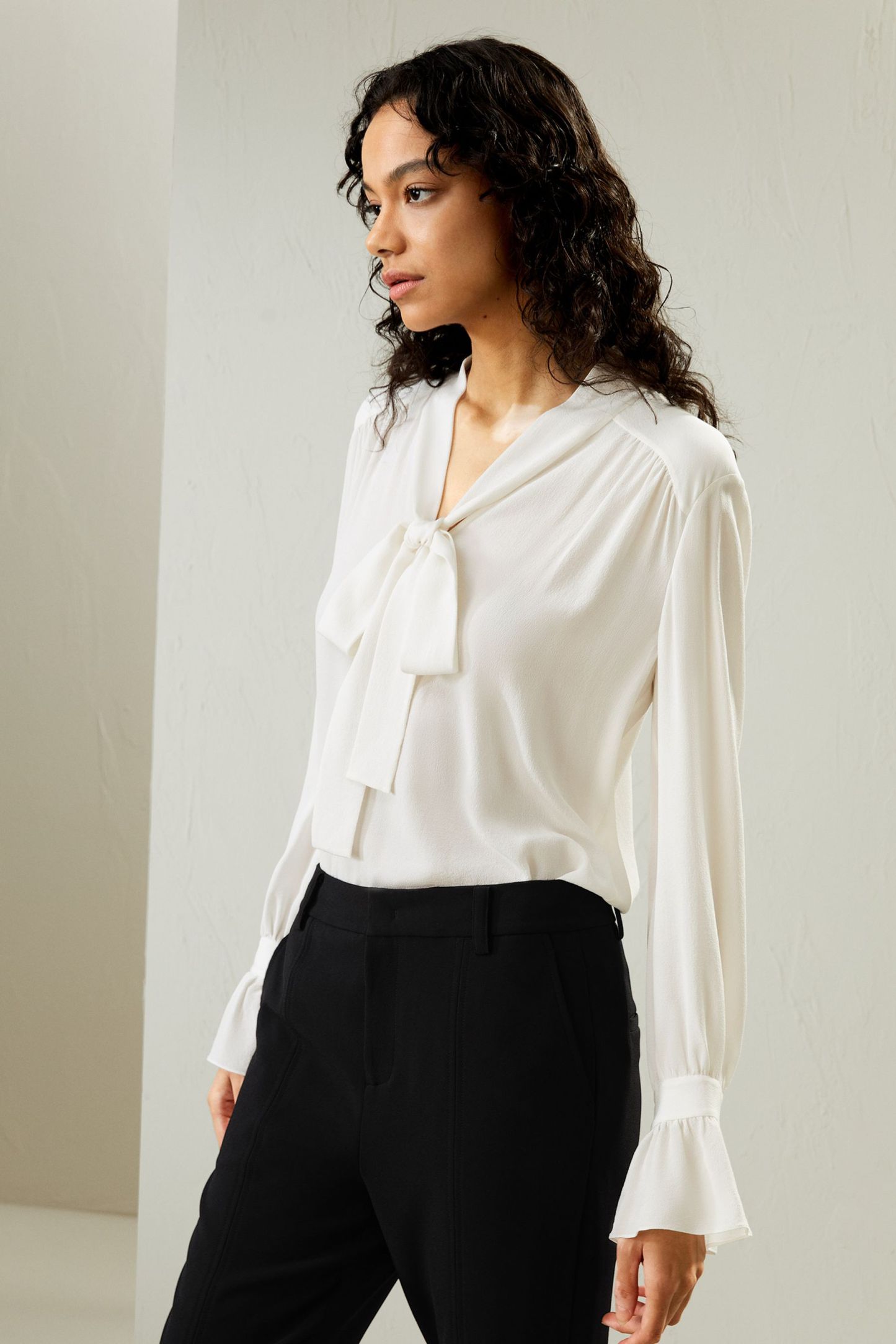 #color_Natural White