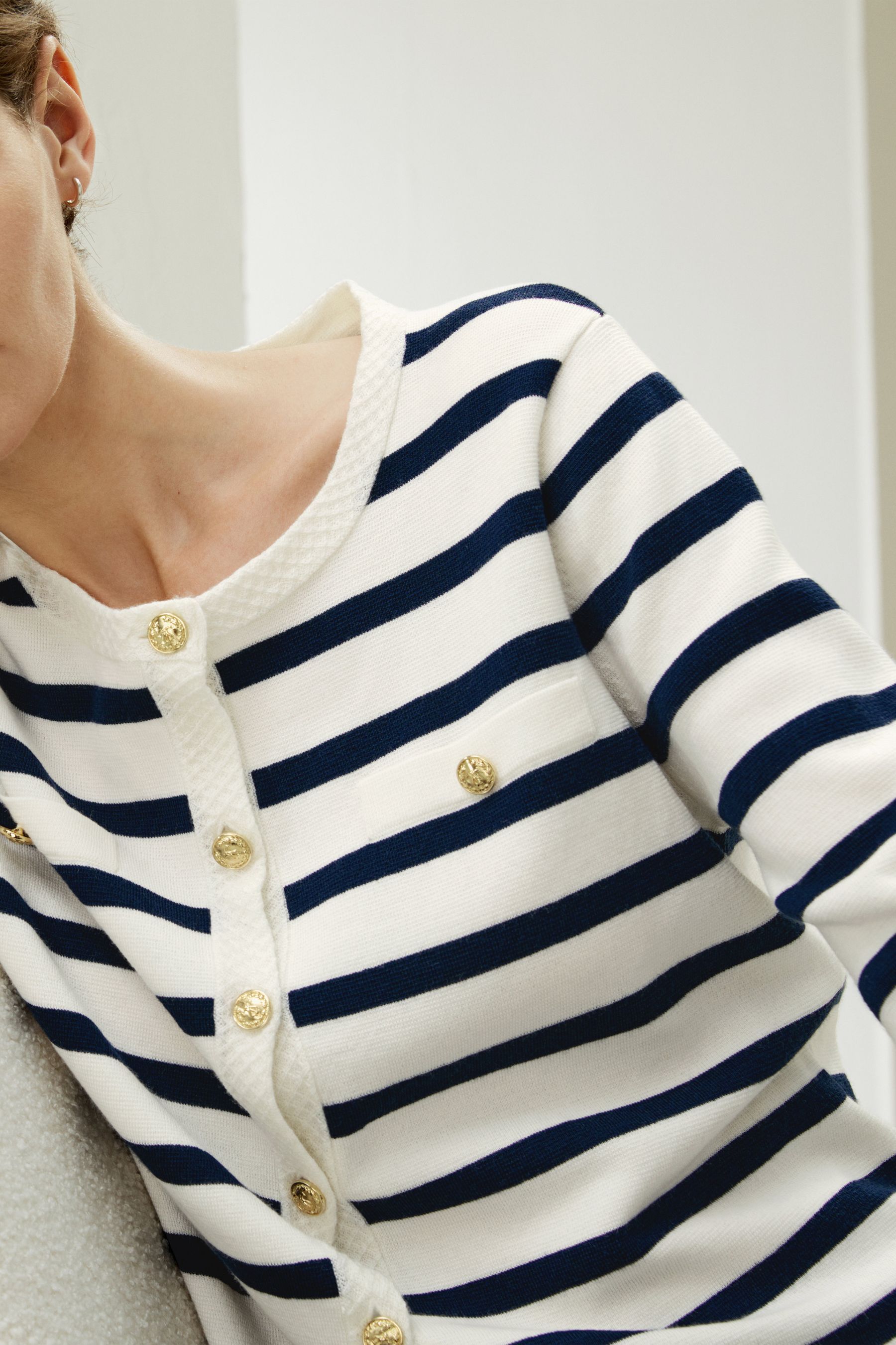 #color_Navy Blue and White Stripes