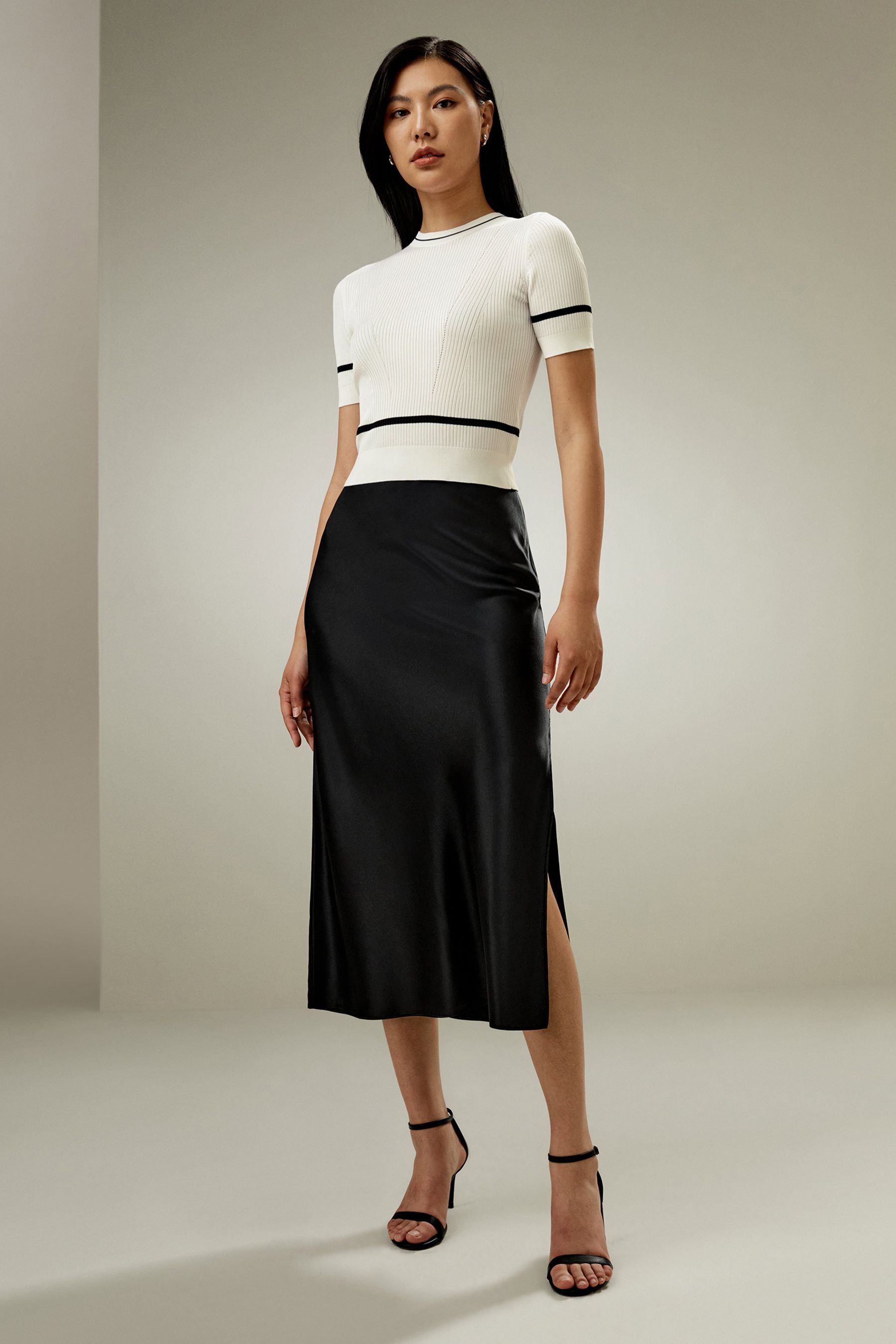 #color_White With Black Stripes