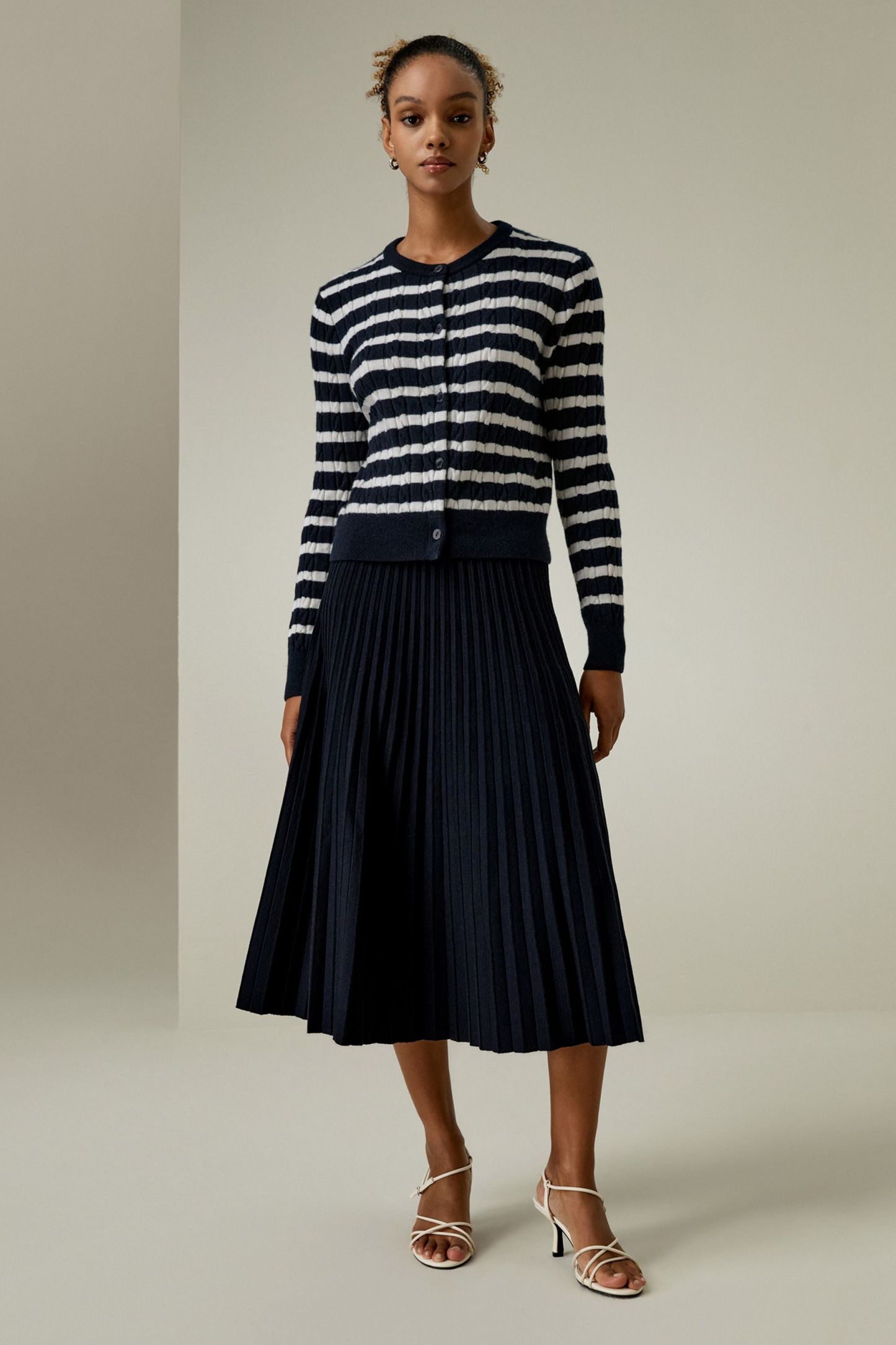 #color_Blue And White Stripes