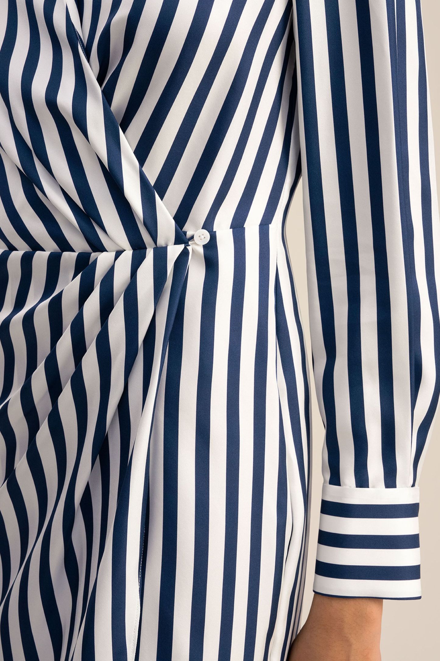 #color_Blue-White-Pinstripes