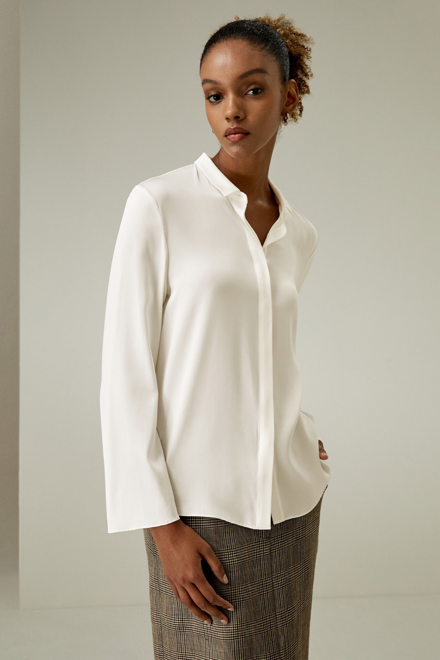 #color_Natural White