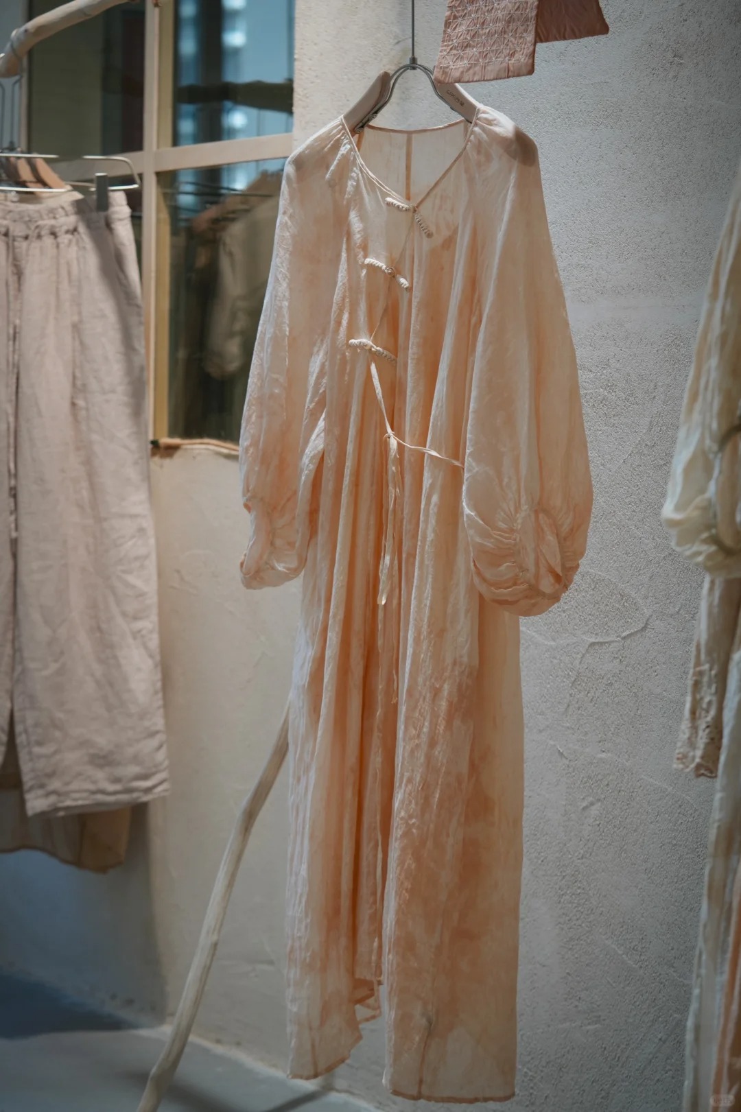 PILUNA - Handmade Botanical Loquat Leaf Oriental Dyeing Ramie Dress - Long Sleeve Lace Collar Dress [Dried Rose Petal]