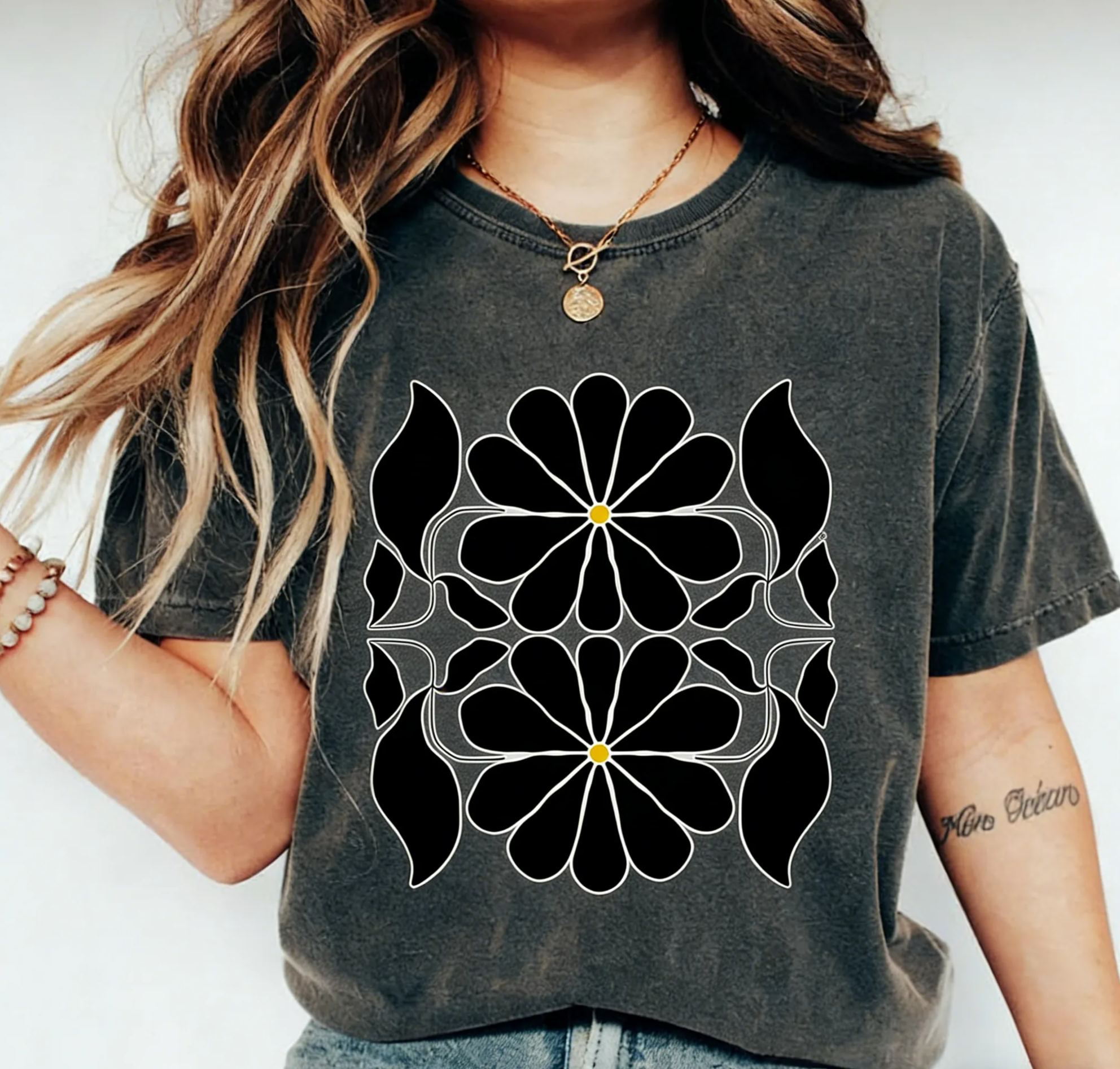 Symmetrical Black Daisy Floral Graphic Cotton T-Shirt