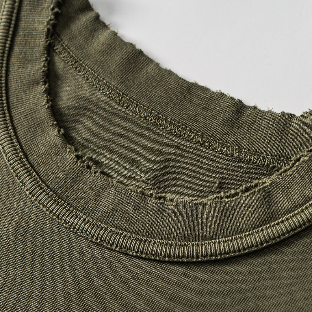 LD0102NT-成衣染-复古做旧磨破Pockrt Tee | Detail close-up