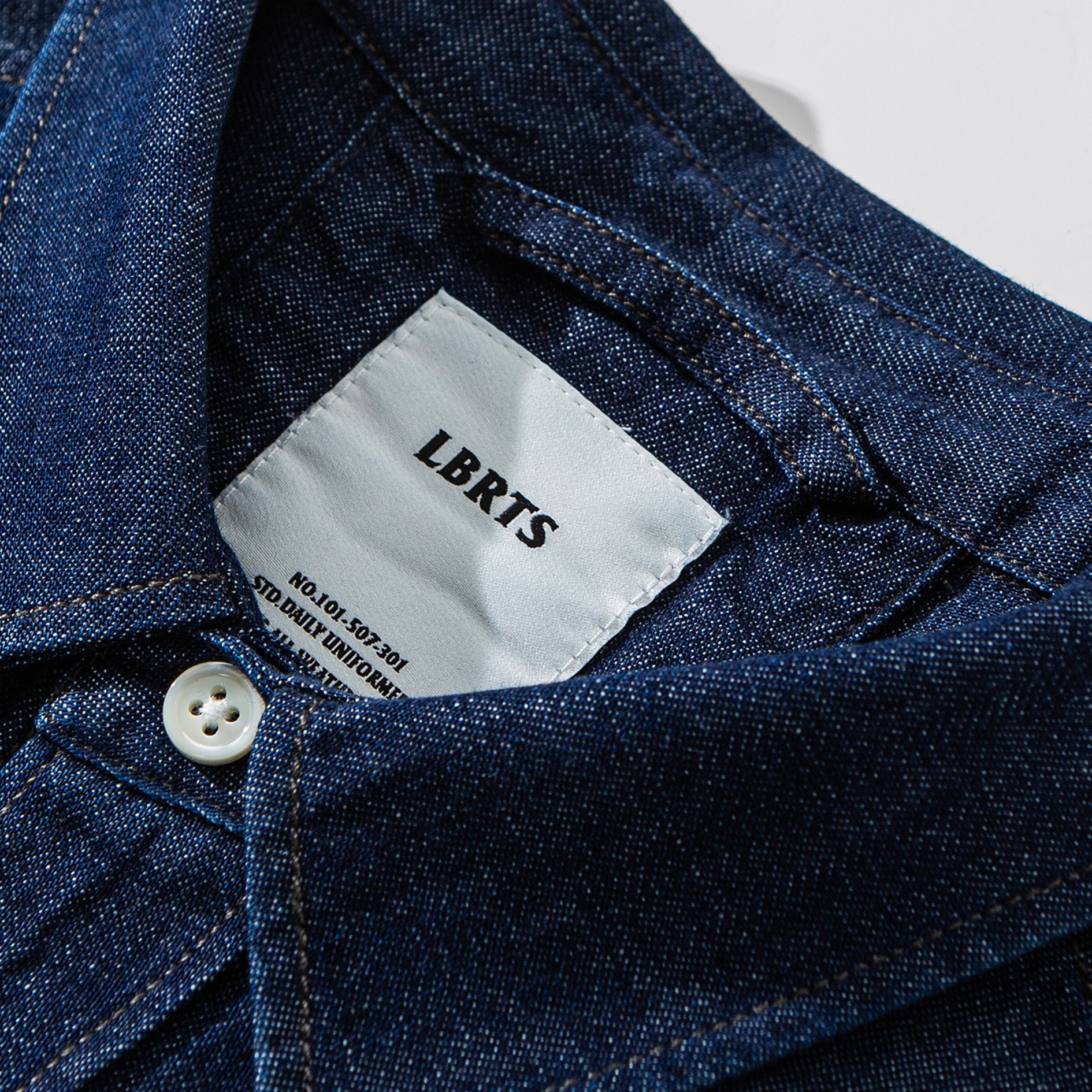 Men‘s Indigo Wash Denim Shirt - Oversized Utility Chambray Shirt 