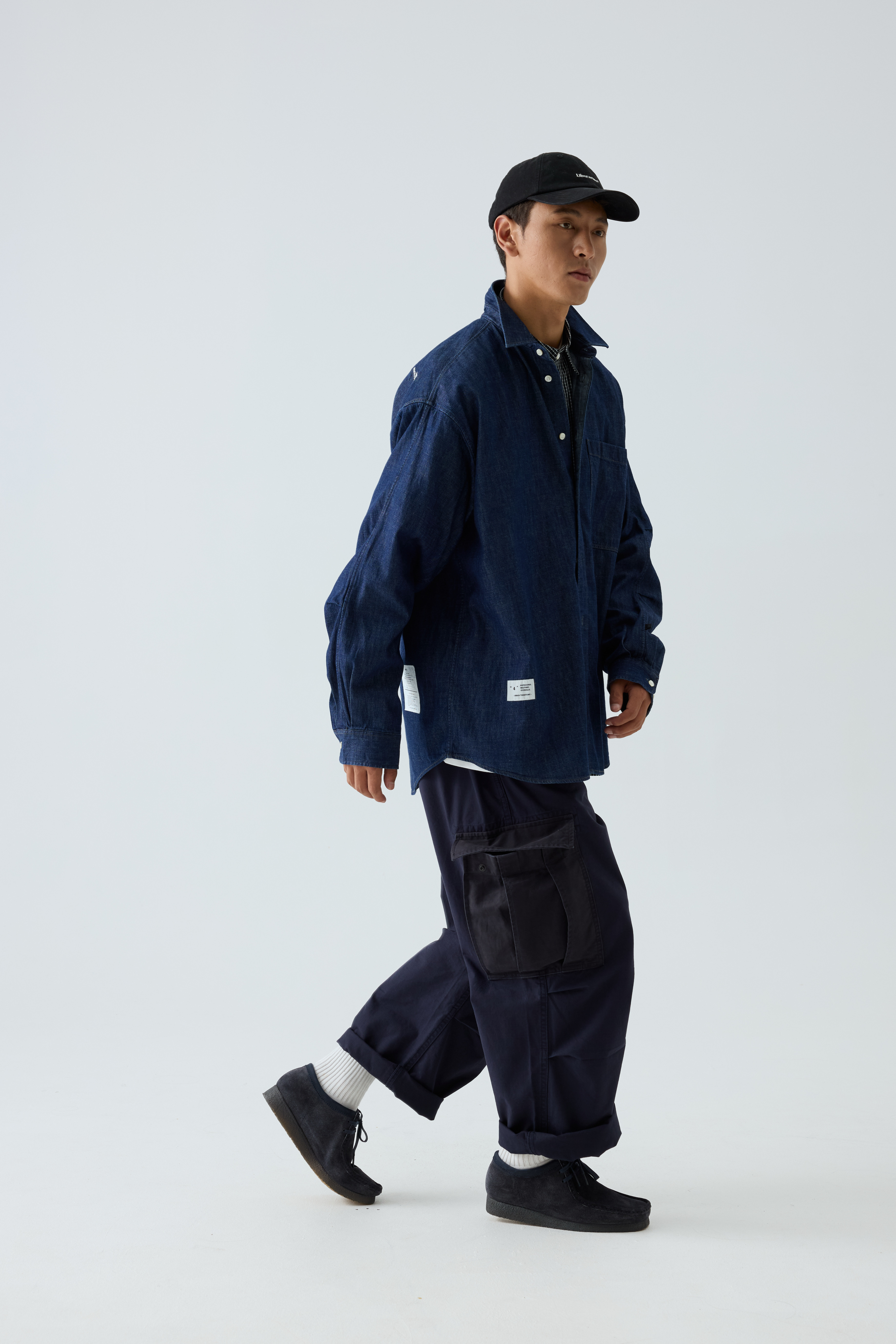 Men‘s Indigo Wash Denim Shirt - Oversized Utility Chambray Shirt 