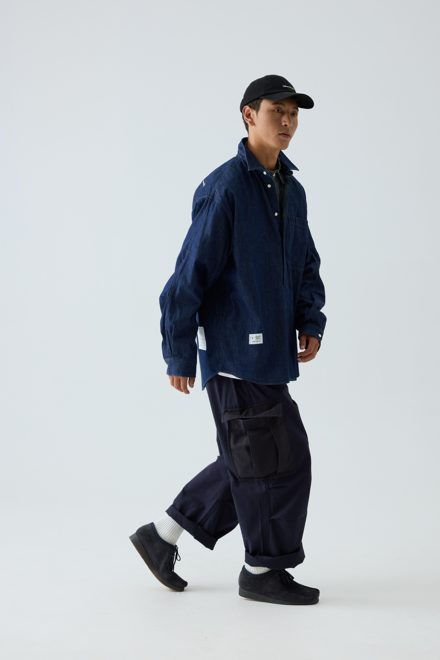 Men‘s Indigo Wash Denim Shirt - Oversized Utility Chambray Shirt 