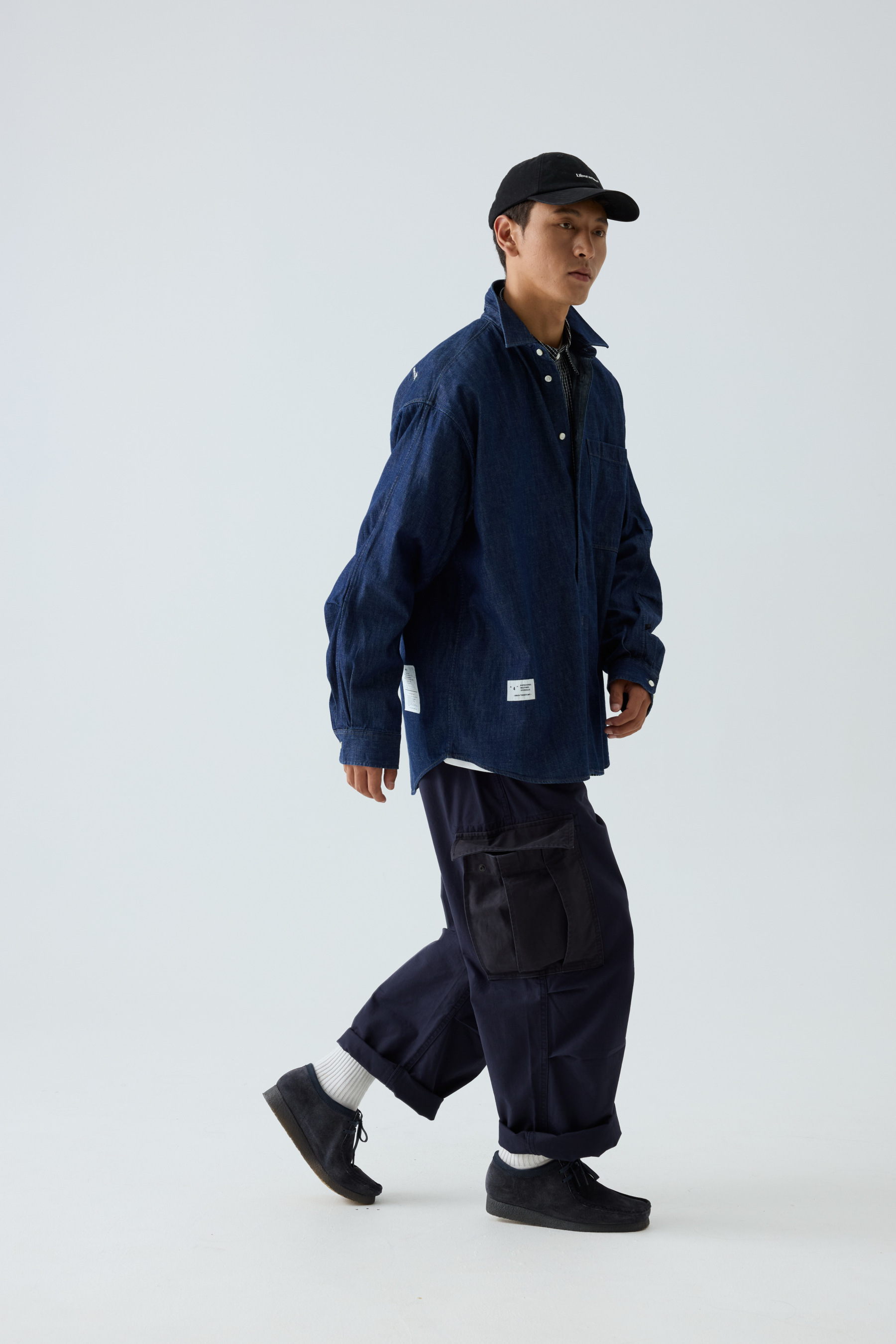 Men‘s Indigo Wash Denim Shirt - Oversized Utility Chambray Shirt 