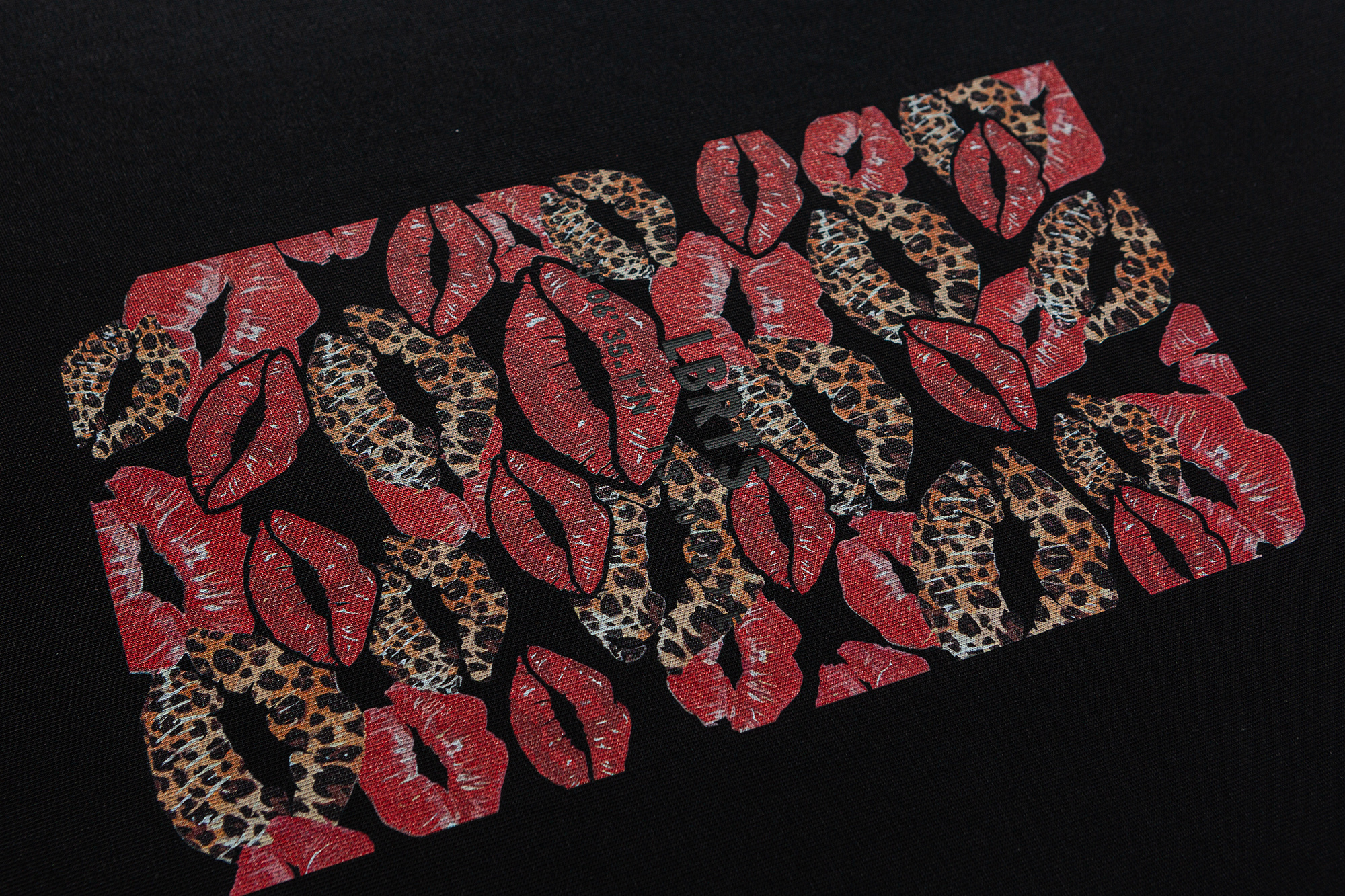 Men's Oversized Graphic Print Tee - Heavyweight Leopard & Kisses T-Shirt 
