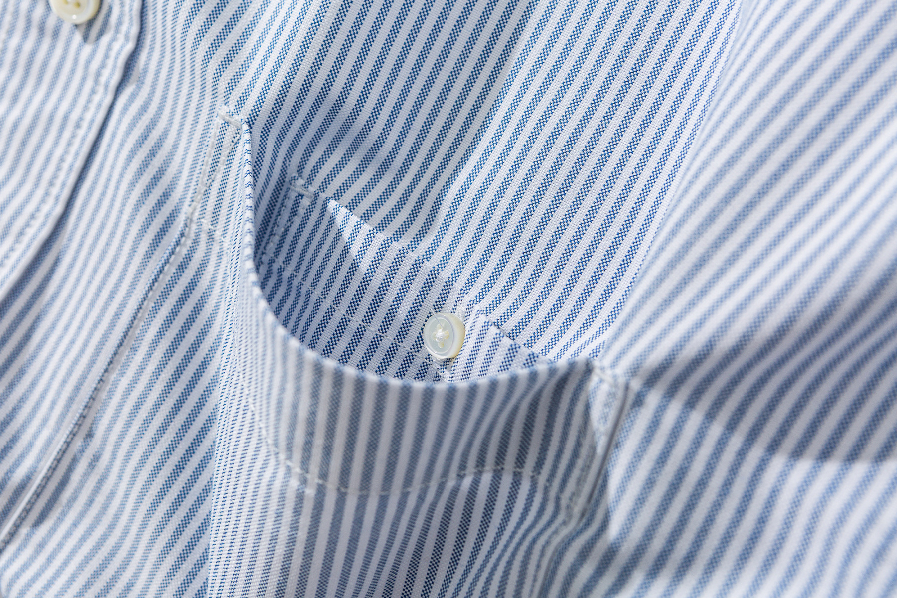 Men's Classic Oxford Shirt - Versatile Striped Button-Down-Liberaturs