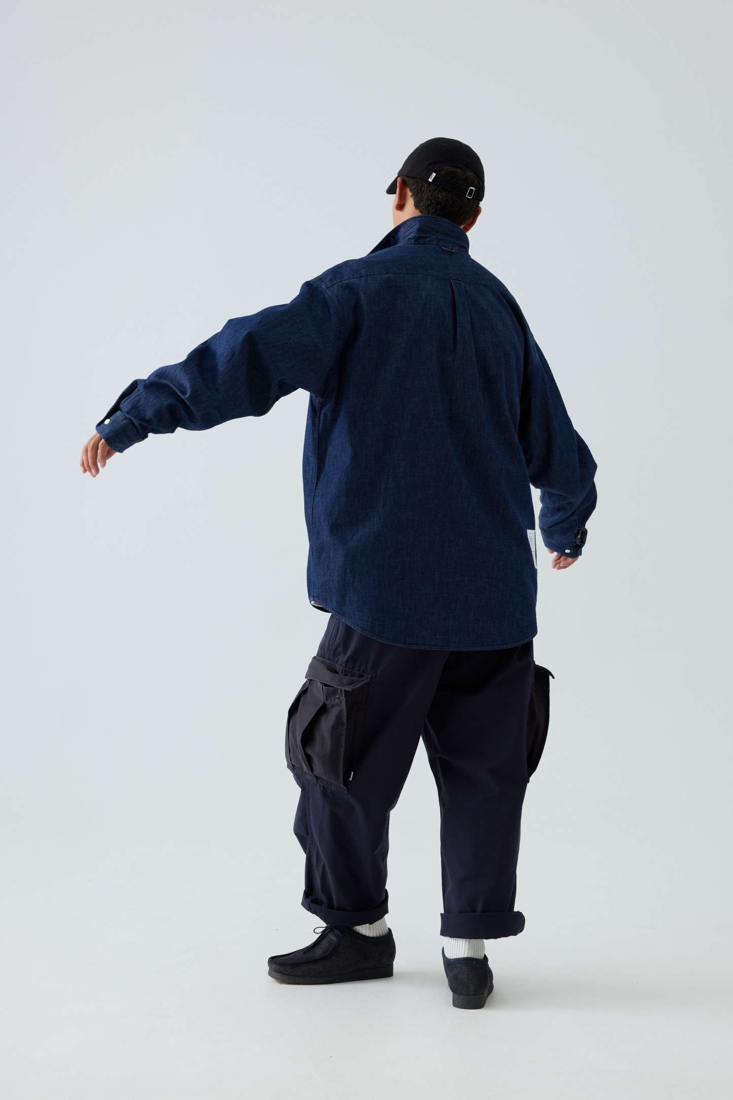 Men‘s Indigo Wash Denim Shirt - Oversized Utility Chambray Shirt 