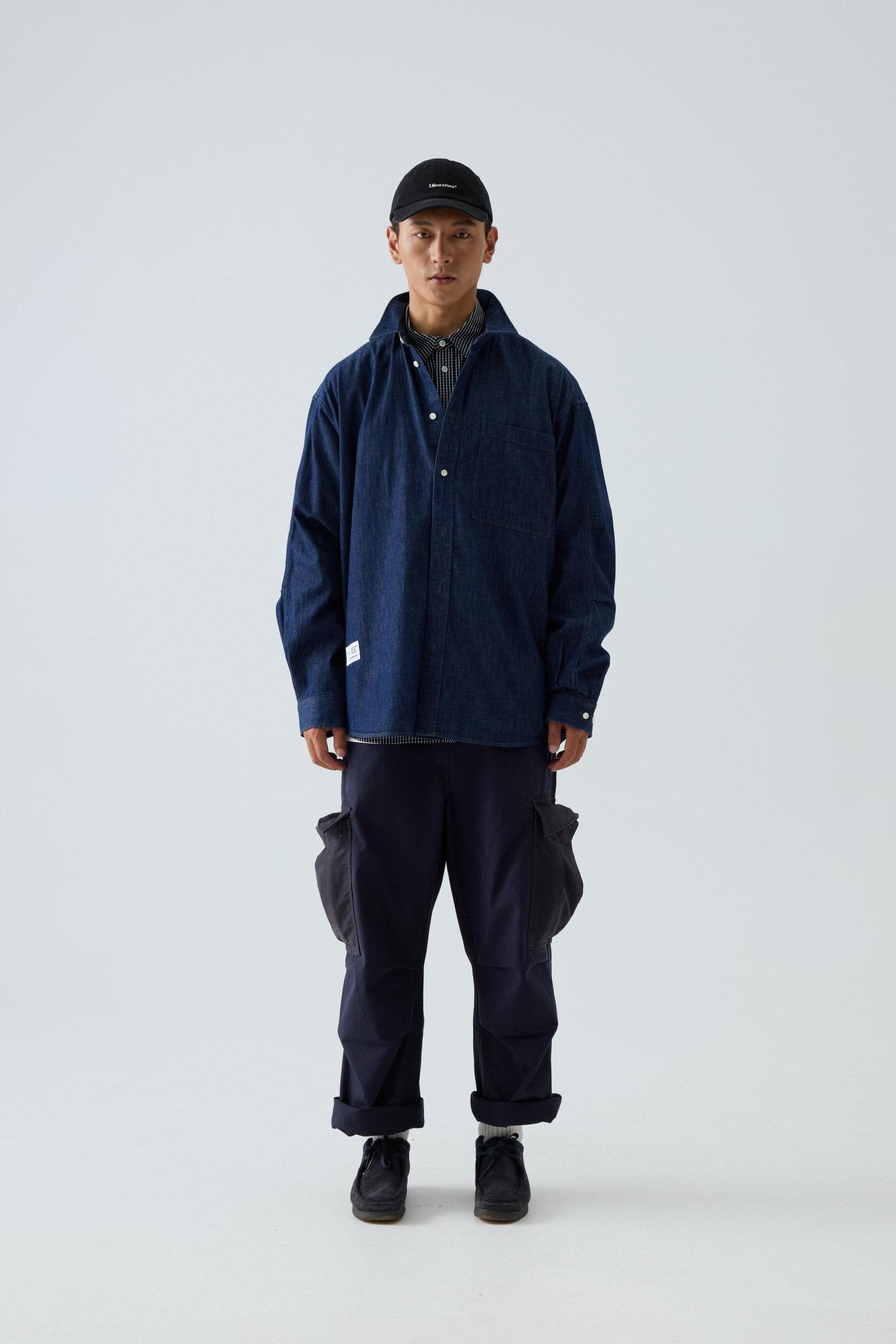 Men‘s Indigo Wash Denim Shirt - Oversized Utility Chambray Shirt 