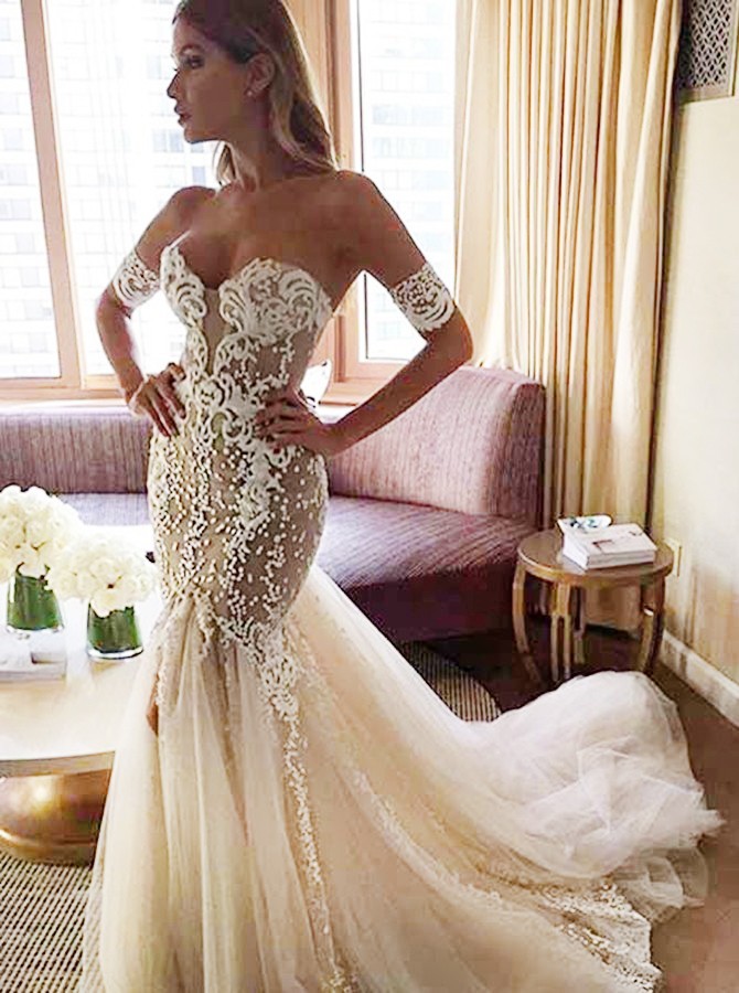 Strapless Sexy Mermaid Bride Dress Open Back Sweetheart Wedding Dress with Long Tulle Train