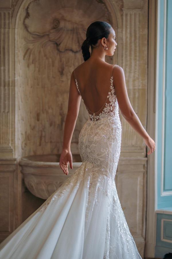 Elegant Sleeveless Mermaid Appliques Lace Bridal Gown
