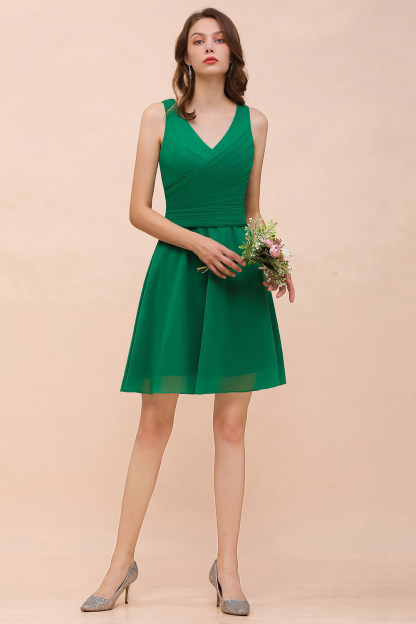 Chic Green Ruched Chiffon Short Bridesmaid Dress Sleeveless V-Neck Knee Length Wedding Party Dress